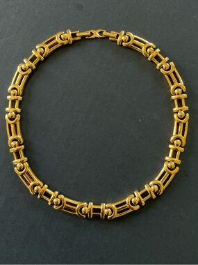 Vintage 80’s Nina Ricci Gold Tone Link Chain Necklace